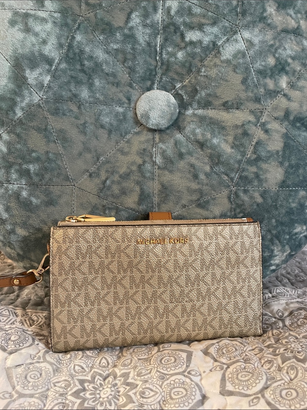 Michael Kors Beige Jet Set Large Leather Signature Logo Wristlet Wallet
